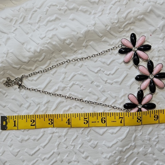 Necklace Pink/ Black flower with rhinestones - Picture 5 of 8